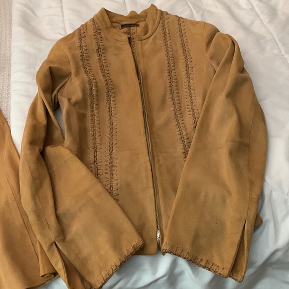 Women’s suede 2 piece suit, - Picture 3 of 5